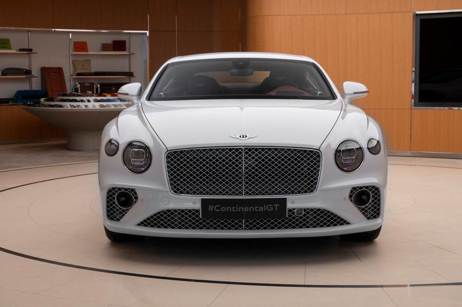  Bentley Continental GT 2020 года  (UAE) (фото 3 из 10)